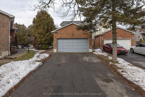 17 Barrow Crt, Whitby, ON, L1P1E4 | Card Image