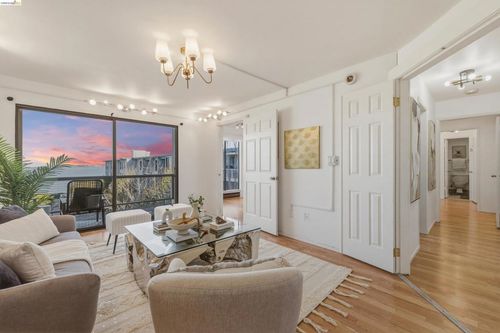 c450-6 Commodore Dr, Emeryville, CA, 94608-1649 | Card Image