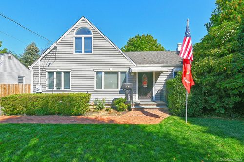 109 W 21st St, Huntingtn Sta, NY, 11746-3150 | Card Image