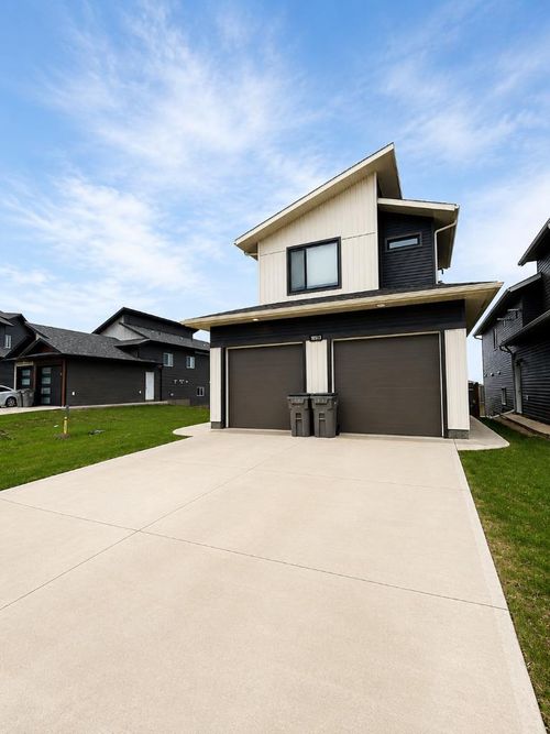 a-10513 133 Ave, Grande Prairie, AB, T8X0W5 | Card Image