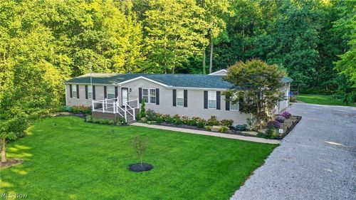 5249 New London Rd, Geneva, OH, 44041-7737 | Card Image