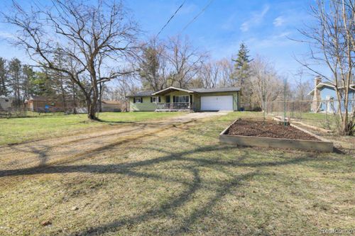 11106 Main Road, Fenton Charter Township, MI, 48430 | Card Image