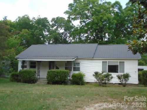 512 E Vance St, Laurinburg, NC, 28352-4934 | Card Image
