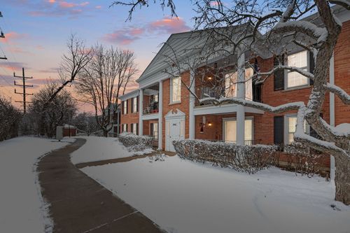 102-565 Shorely Drive, Barrington, IL, 60010 | Card Image