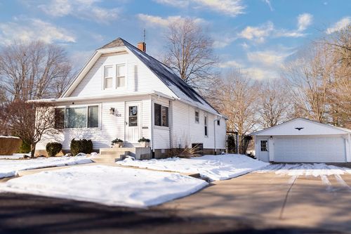 108 S Liberty St, Eureka, IL, 61530-1163 | Card Image