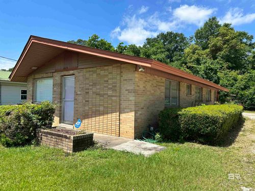 208 7th Ave, Atmore, AL, 36502-2604 | Card Image