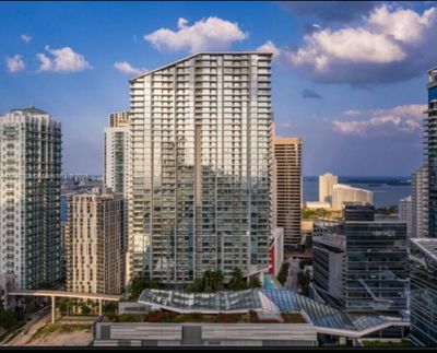 1012 - 68 Se 6th St, Condo with 2 bedrooms, 2 bathrooms and null parking in Miami FL | Image 1