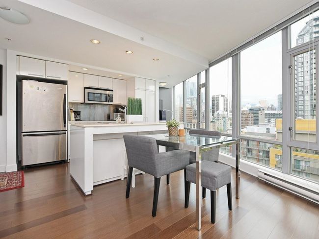 1701 - 1255 Seymour Street, Condo with 2 bedrooms, 2 bathrooms and 1 parking in Vancouver BC | Image 2
