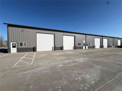 b4-400-1105 Wright Brothers Blvd Sw, Cedar Rapids, IA, 52404-8927 | Card Image