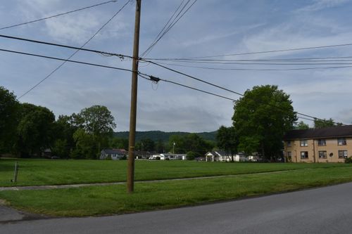 321 W Chester Ave, Middlesboro, KY, 40965-2824 | Card Image