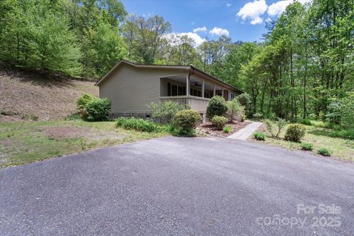 24 Deerfield Ln, Sylva, NC, 28779-5592 | Card Image
