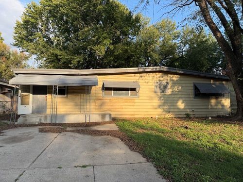 422 Wire Ave, Haysville, KS, 67060-1562 | Card Image
