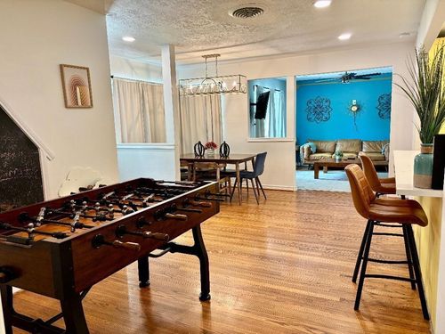 2306 Hialeah Dr, Houston, TX, 77018-4616 | Card Image