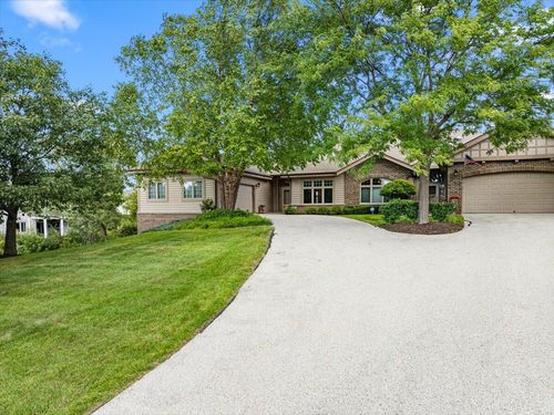 17020 Lake Rd, Brookfield, WI, 53005-5747 | Card Image