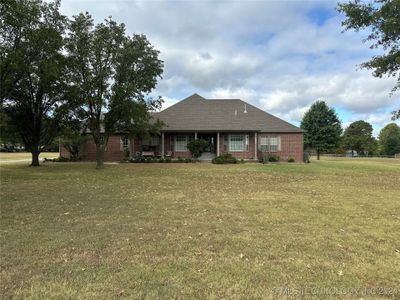 1430 S 177th East Avenue, House other with 3 bedrooms, 3 bathrooms and null parking in Tulsa OK | Image 3