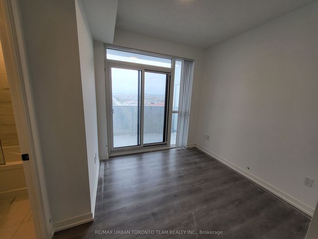 1603 - 28 Interchange Way, Condo with 2 bedrooms, 2 bathrooms and 1 parking in Concord ON | Image 6