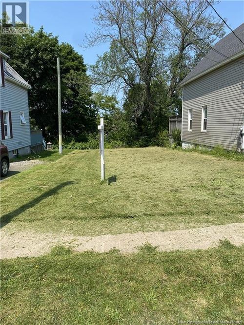 15 Carlyle St, Moncton, NB, E1C4R7 | Card Image