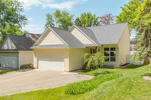 344 N Lake Angelus Rd, Auburn Hills, MI, 48326-1251 | Card Image