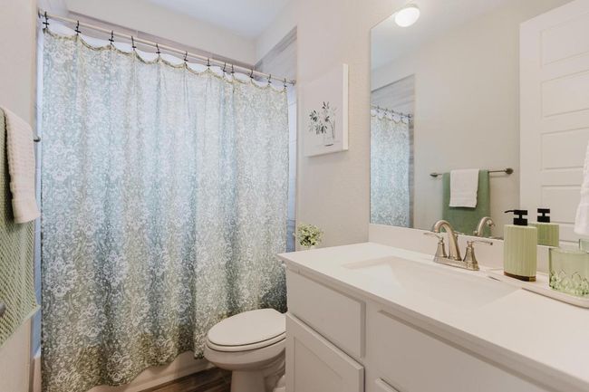 Full bathroom on main level with tub/shower combo | Image 24