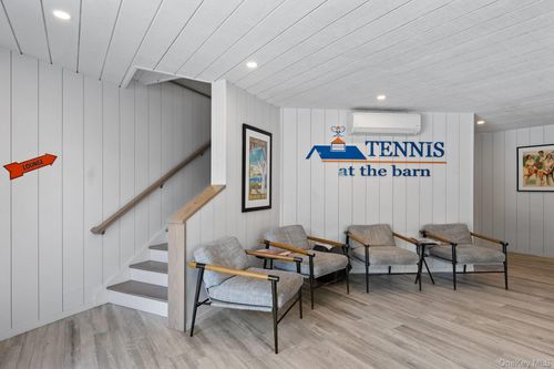 142 Montauk Hwy, Westhampton, NY, 11977-1321 | Card Image