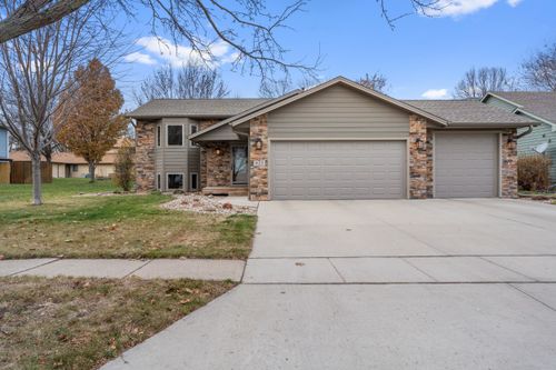 925 S Jay Cir Circle, Sioux Falls, SD, 57103 | Card Image