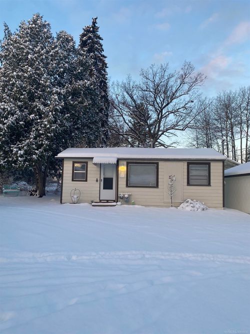 201 Gasoline Aly, Houghton Lake, MI, 48629-9009 | Card Image