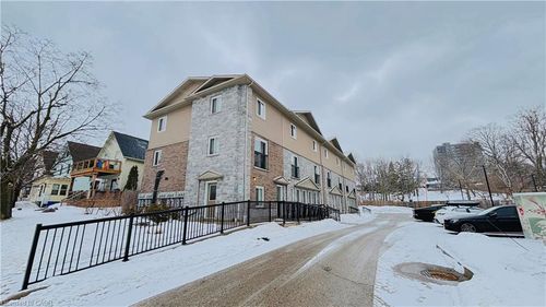 6-122 Courtland Avenue E, Kitchener, ON, N2G0B8 | Card Image