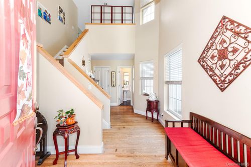 34 Coventry Cir, Mahopac, NY, 10541-3742 | Card Image