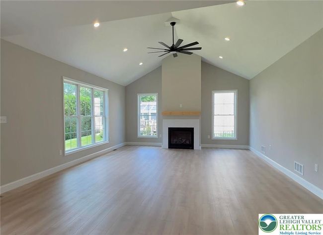 9858 Old 22, House other with 4 bedrooms, 4 bathrooms and null parking in Breinigsville PA | Image 35