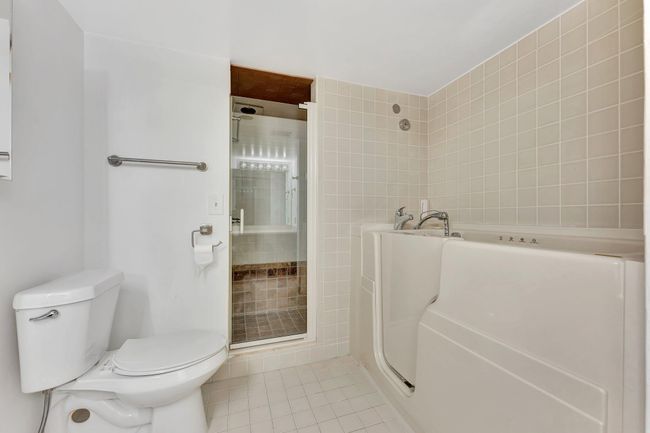 202 - 800 Jeffery 202 Street, Condo with 3 bedrooms, 2 bathrooms and null parking in Boca Raton FL | Image 25