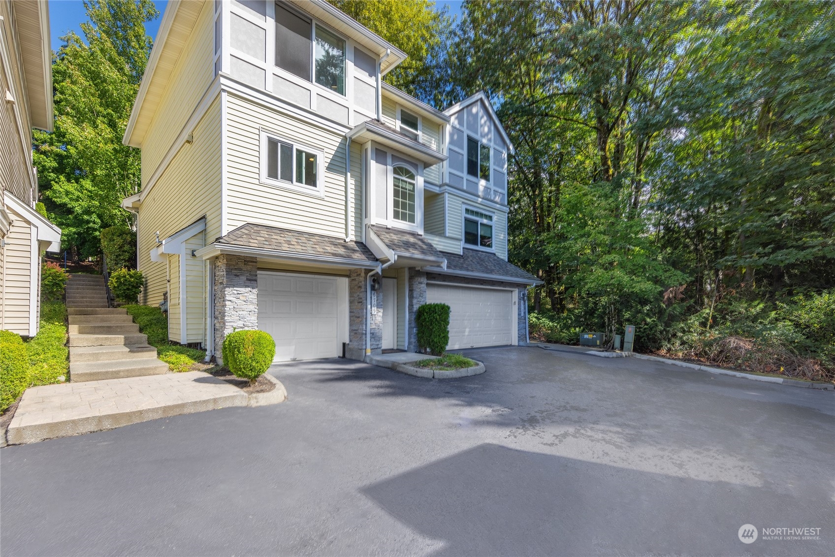 Cougar Mountain Way, Bellevue, WA 98006