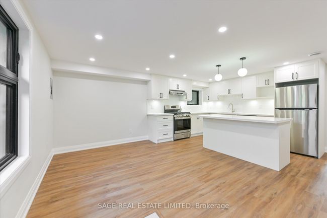 A - 22 Lansdowne Ave, Home with 2 bedrooms, 2 bathrooms and null parking in Toronto ON | Image 8