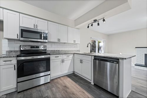 20582 Woodburn Dr, Southfield, MI, 48075-7579 | Card Image