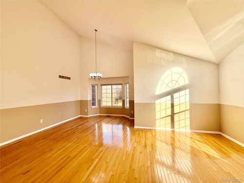 44000 Settlers Creek Ct, Novi, MI, 48375-2328 | Card Image