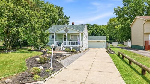 959 Beechwood Dr, Girard, OH, 44420-2138 | Card Image