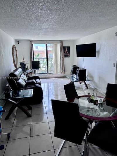 217 - 666 W 81st St, Condo with 2 bedrooms, 1 bathrooms and null parking in Hialeah FL | Image 2