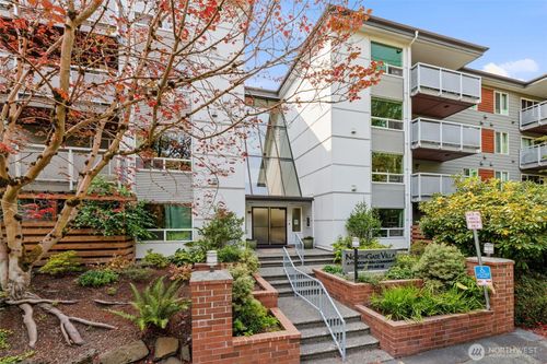 209-10501 8th Ave Ne, Seattle, WA, 98125-7230 | Card Image