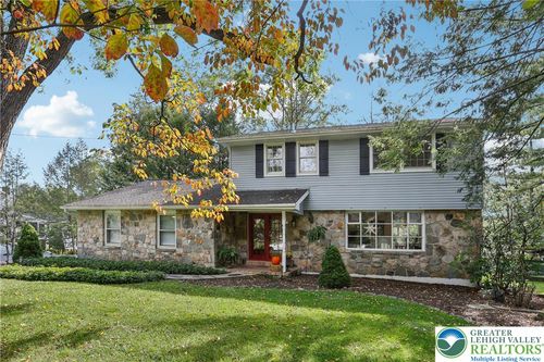 360 Wedgewood Dr, Palmer Twp, PA, 18045-5751 | Card Image