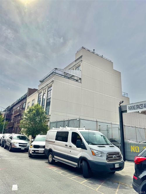 102 Walworth St, Brooklyn, NY, 11205-2808 | Card Image