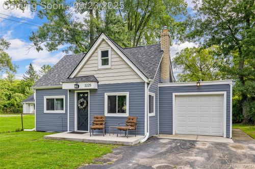 3225 Donley Ave, Rochester Hills, MI, 48309-4127 | Card Image