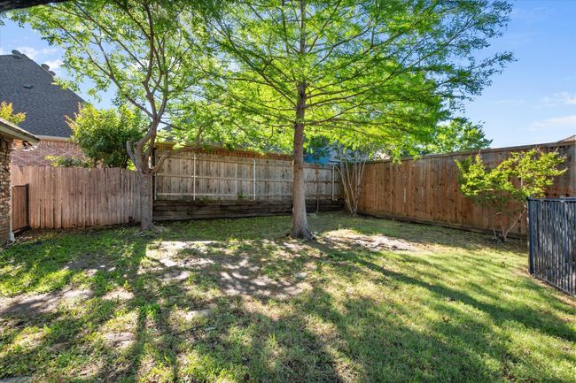 This yard is private. | Image 39