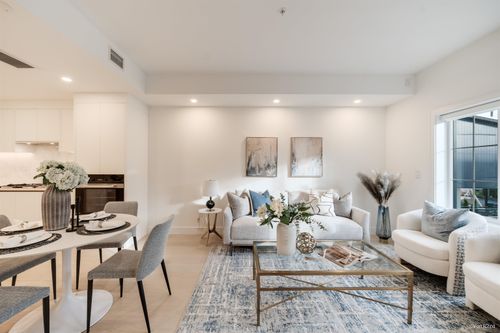 208-918 32nd Ave W, Vancouver, BC, V5Z2K2 | Card Image