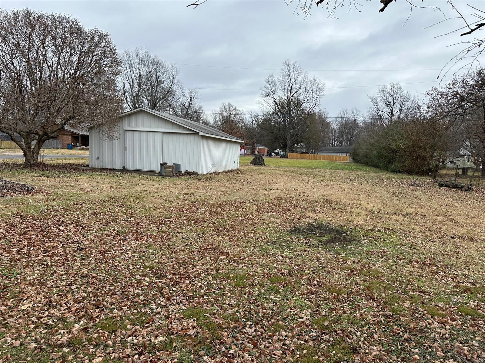 Locust St, Charleston, MO 63834
