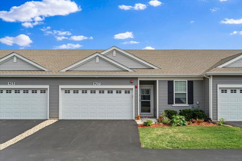 927 Darwin St, North Aurora, IL, 60542-1279 | Card Image