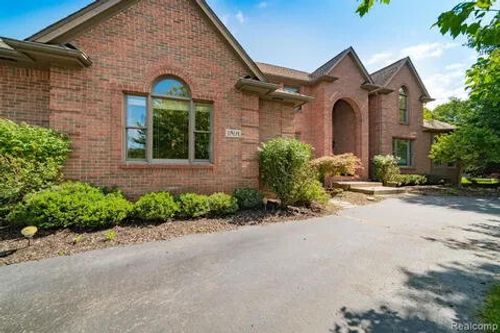 1591 Eagle Trl, Oxford, MI, 48371-6063 | Card Image