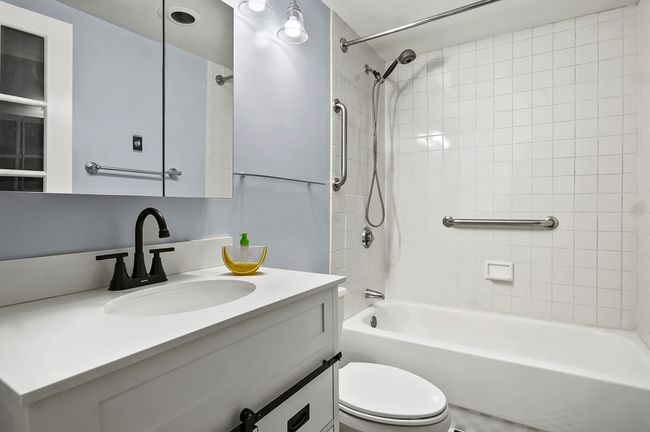 APT-208 - 200 Captains Row, Condo with 2 bedrooms, 2 bathrooms and 2 parking in Chelsea MA | Image 13