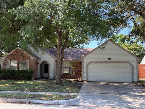 112 Cinnamon Ln, Euless, TX, 76039-7901 | Card Image