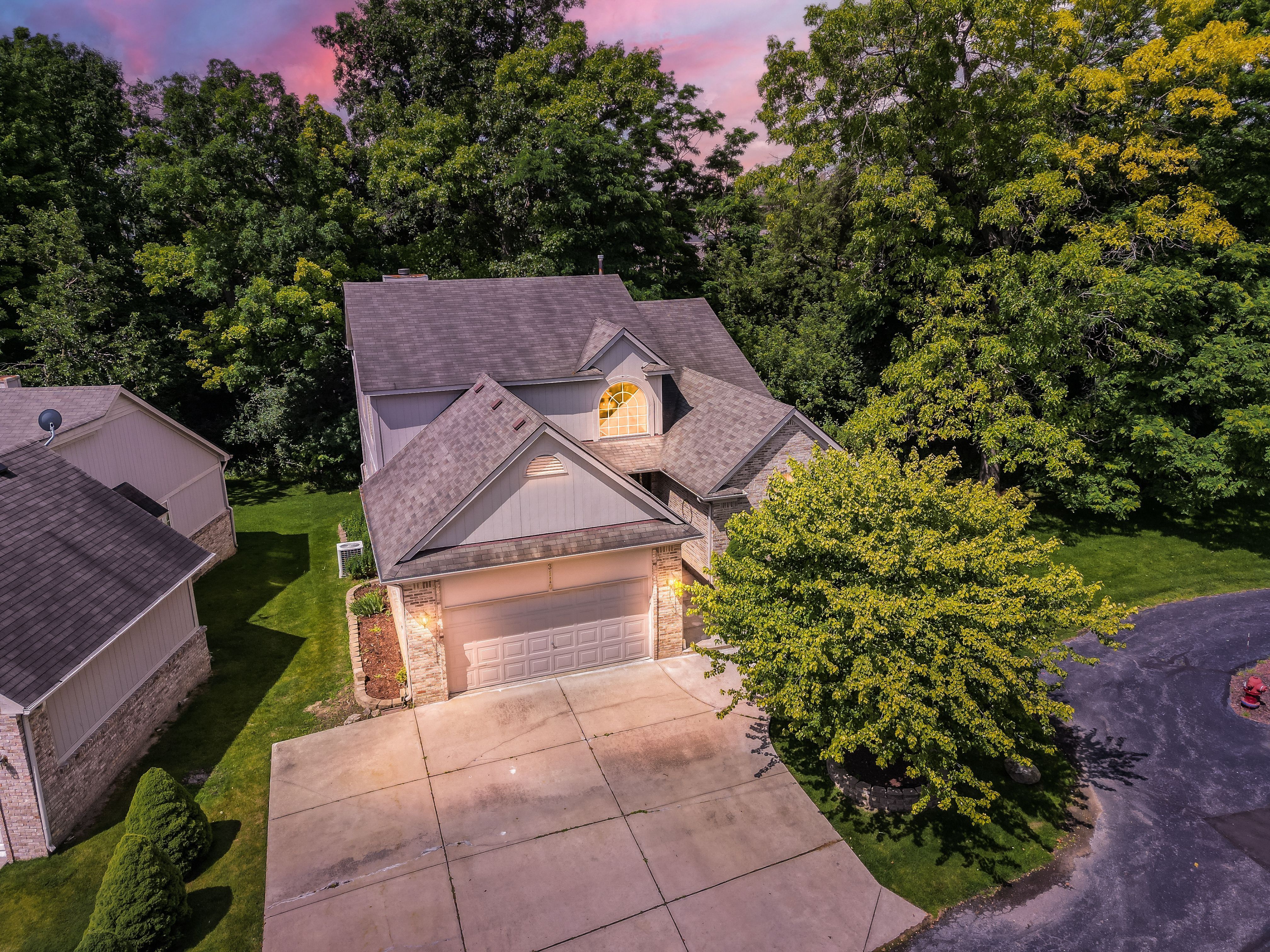 Point Of The Woods Dr, West Bloomfield, MI 48324