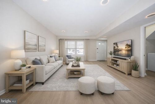 8212 Chelwynde Ave, PHILADELPHIA, PA, 19153-1006 | Card Image