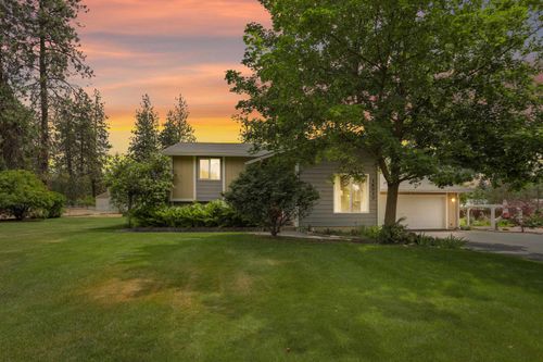 16020 N Suncrest Dr, Nine Mile Falls, WA, 99026-9443 | Card Image
